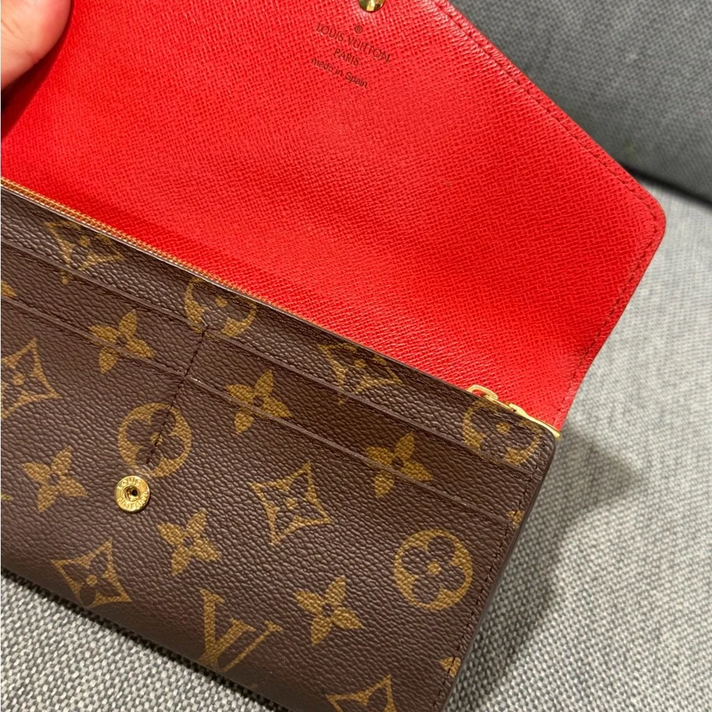 LOUIS VUITTON
Monogram Sarah Wallet NM Coquelicot - Picture 3 of 8